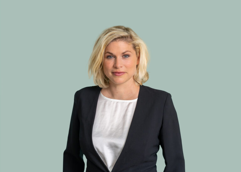 DR. ANIKA BENDER