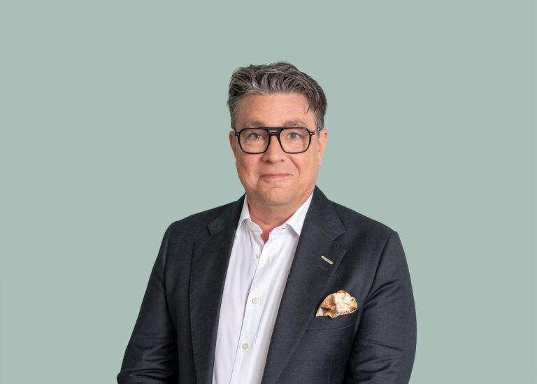 DR. ROBERT MANGER