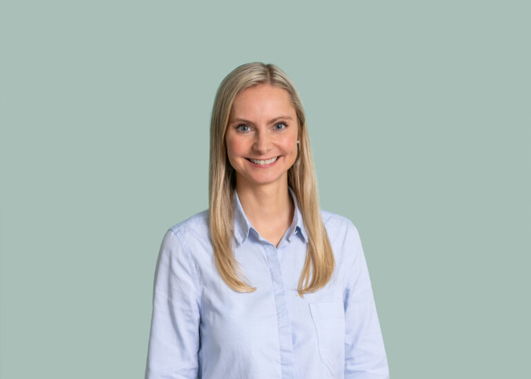 NINA REINECKE