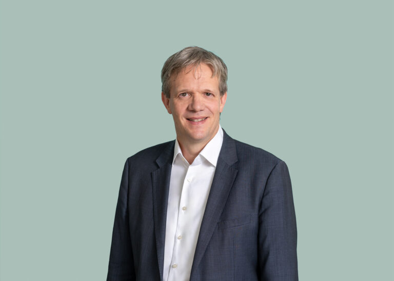 DR. JÖRG WACKER