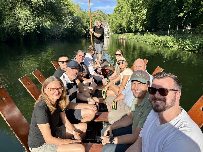 Sonniges Kanzleievent: Team Stuttgart begrüßt Mandanten und Geschäftspartner in Tübingen zur Stocherkahnfahrt    Das Team Stuttgar…